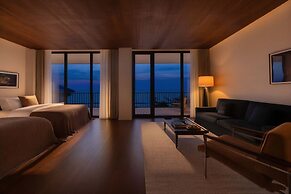 Dali Mountain and Lake View Hotel