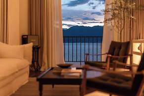 Dali Mountain and Lake View Hotel
