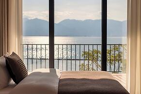 Dali Mountain and Lake View Hotel