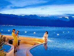 Dali Mountain and Lake View Hotel
