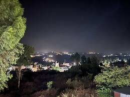 Sai Hill's Holiday's