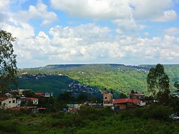 Sai Hill's Holiday's