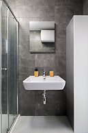 Cosy & Modern 1 BR APT - 2 mins from sea
