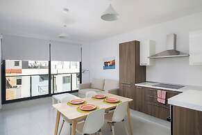 Cosy & Modern 1 BR APT - 2 mins from sea