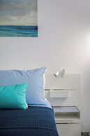 Cosy & Modern 1 BR APT - 2 mins from sea