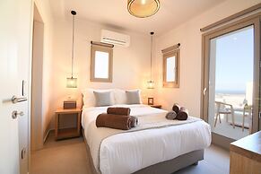 Santorini - Villa - Sleeps 2 - Pool - Parking