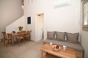 Santorini - Villa - Sleeps 2 - Pool - Parking