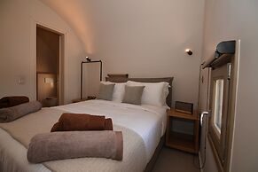 Santorini - Villa - Sleeps 2 - Pool - Parking
