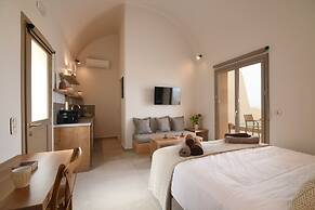 Santorini - Villa - Sleeps 2 - Pool - Parking