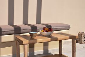 Santorini - Villa - Sleeps 2 - Pool - Parking