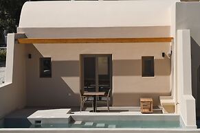 Santorini - Villa - Sleeps 2 - Pool - Parking