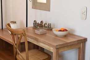Santorini - Villa - Sleeps 2 - Pool - Parking
