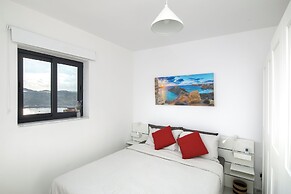 Modern Penthouse with Terrace & Sea View