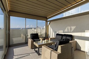 Modern Penthouse with Terrace & Sea View