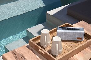 Santorini - Villa - Sleeps 2 - Pool - Parking