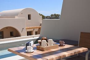 Santorini - Villa - Sleeps 2 - Pool - Parking