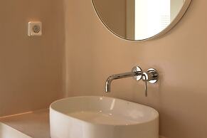 Santorini - Villa - Sleeps 2 - Pool - Parking