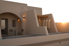 Santorini - Villa - Sleeps 2 - Pool - Parking