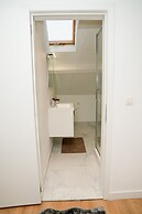 Modern 1BR 1LR Apartment Walk To Rabot