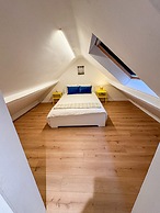 Modern 1BR 1LR Apartment Walk To Rabot