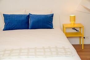 Modern 1BR 1LR Apartment Walk To Rabot