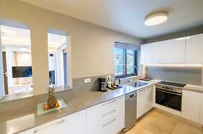 Villy Luxury Home by the sea 1