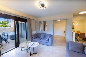 Villy Luxury Home by the sea 1