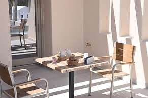 Santorini - Villa - Sleeps 2 - Pool - Parking