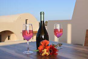 Santorini - Villa - Sleeps 2 - Pool - Parking