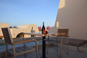 Santorini - Villa - Sleeps 2 - Pool - Parking