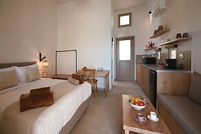 Santorini - Villa - Sleeps 2 - Pool - Parking
