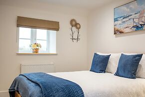 Beautiful One BR Cottage in Cerney Wick