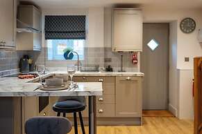 Beautiful One BR Cottage in Cerney Wick