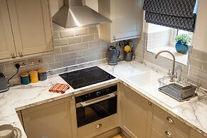 Beautiful One BR Cottage in Cerney Wick