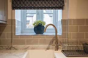 Beautiful One BR Cottage in Cerney Wick