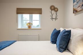 Beautiful One BR Cottage in Cerney Wick