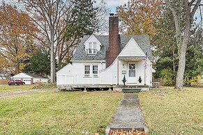 Inviting Family Home, 2 Mi to Eastwood Mall!