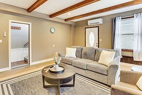 Inviting Family Home, 2 Mi to Eastwood Mall!