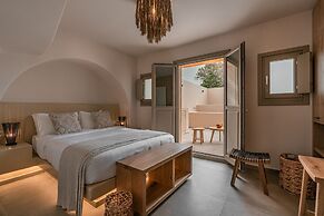 Santorini - Villa - Sleeps 5 - Pool - Parking
