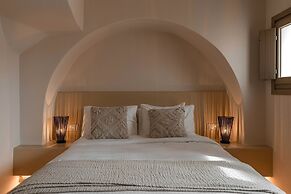 Santorini - Villa - Sleeps 5 - Pool - Parking