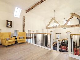 Godre'r Gyrn, Plas Moelfre Hall Barns