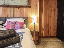 Godre'r Gyrn, Plas Moelfre Hall Barns