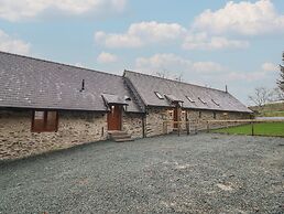Godre'r Gyrn, Plas Moelfre Hall Barns