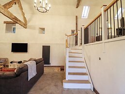 Godre'r Gyrn, Plas Moelfre Hall Barns