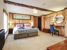 Godre'r Gyrn, Plas Moelfre Hall Barns