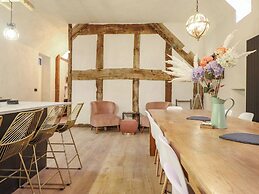 Godre'r Gyrn, Plas Moelfre Hall Barns