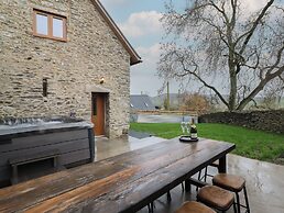 Godre'r Gyrn, Plas Moelfre Hall Barns