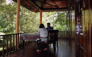 Backwater Retreat Resort - Kumarakom