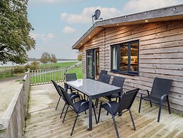 Oak Lodge