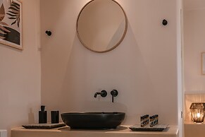 Santorini - Villa - Sleeps 5 - Pool - Parking